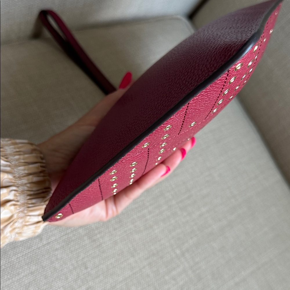 🚩NWOT🚩 Beautiful Michael Kors Burgundy Pebble Leather Studded Wristlet - Picture 5 of 13